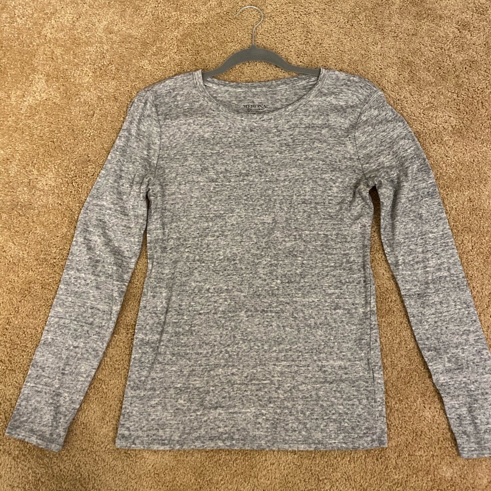 Gray long sleeve shirt
